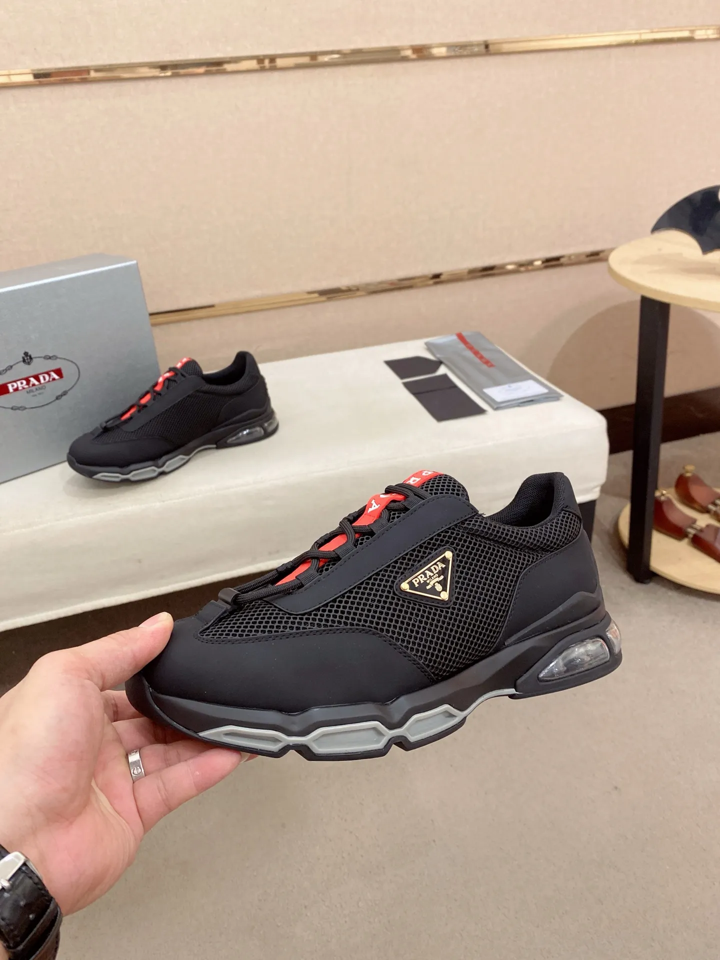 Factory price 660💰 ✔️✔️✔️High version High-quality new PRADA (Prada) counters are on the market at the same time, new men's shoes, 😘fabrics imported first-layer cowhide and mesh fabrics, purely handmade. Lining: Full cowhide lining. 👍🏿 High-end ☄️ air-cushion molded anti-slip rubber outsole, exquisite lines, simple and elegant, comfortable and high-end for leisure travel. Code number: 38 to 45